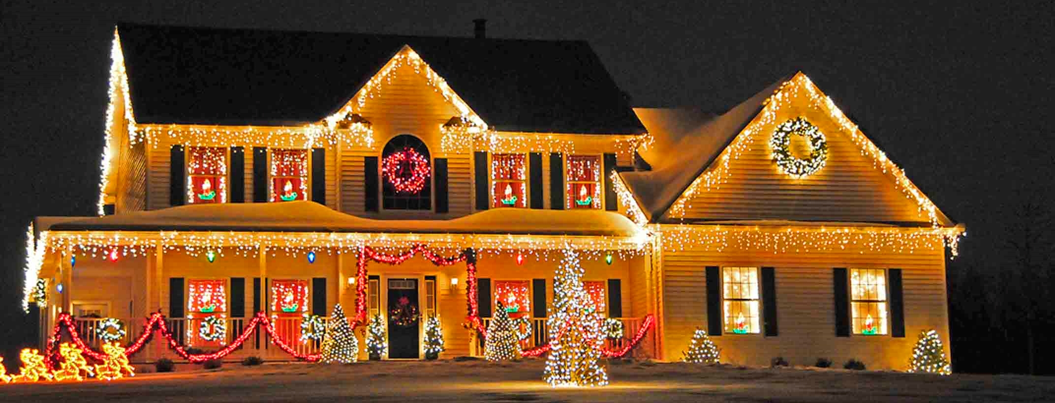 Hanging Christmas Lights in Fountaintown IN