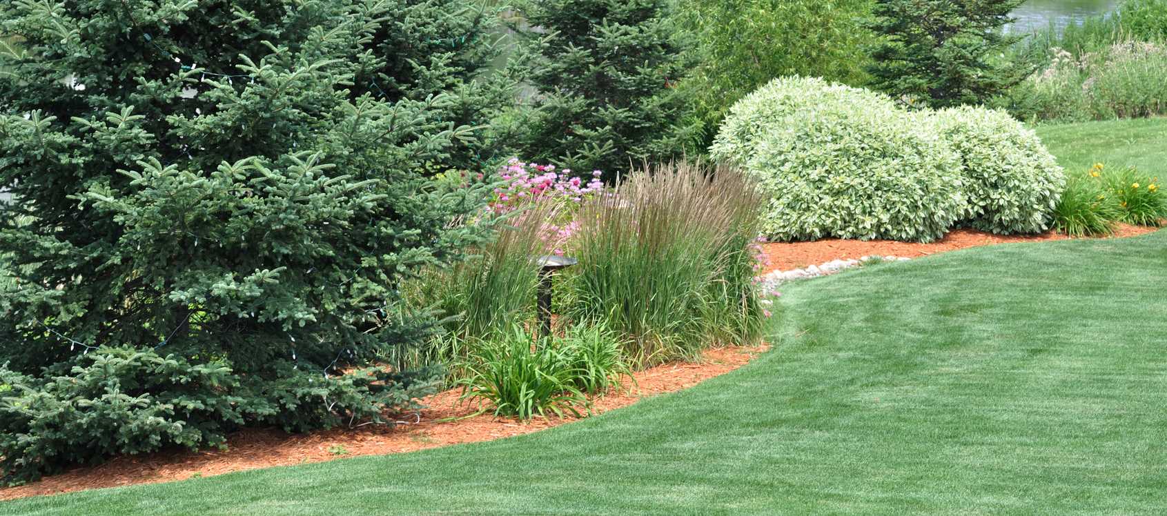 Benefits of Landscape Mulch Installation Springfield MO